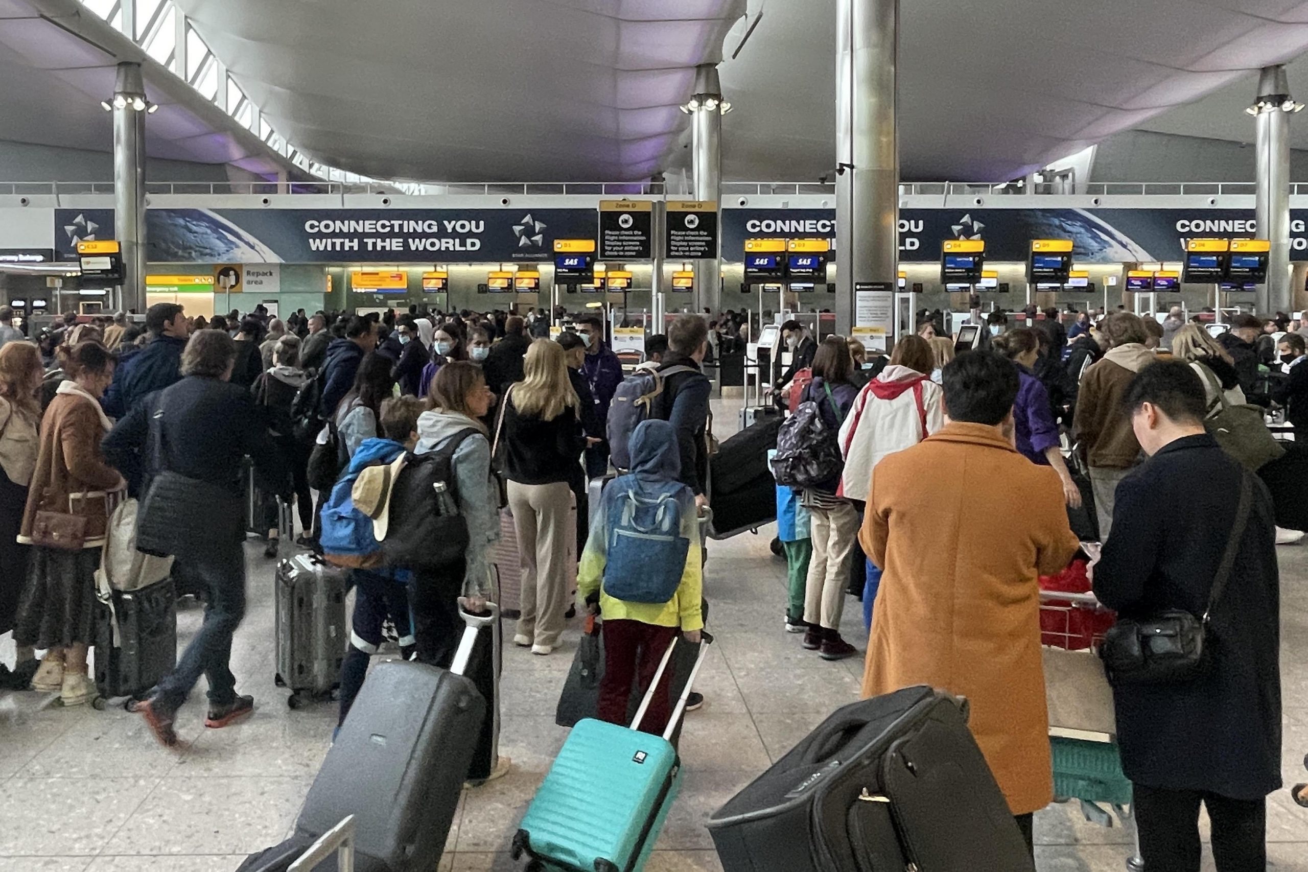 Νέο ταξιδιωτικό χάος στην Ευρώπη; - «Παραλύουν» ξανά τα διεθνή αεροδρόμια