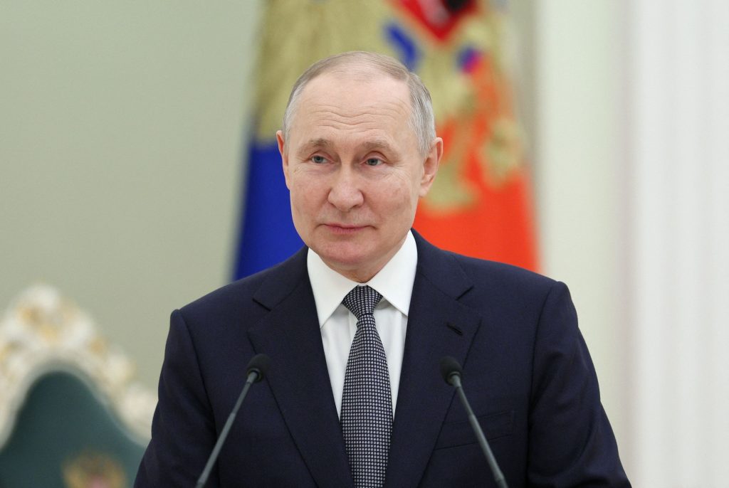Το Κρεμλίνο απορρίπτει τα «ψέματα» ότι ο Πούτιν έχει σωσίες και μένει σε καταφύγιο