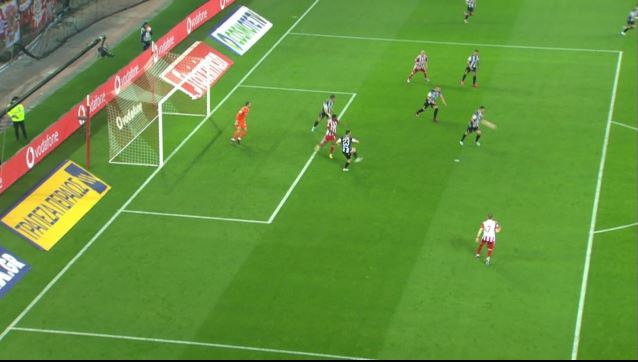 Έντονες διαμαρτυρίες των ερυθρόλευκων για πέναλτι