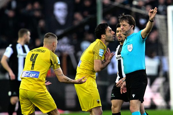 Χαμός στην Τούμπα για το ακυρωθέν γκολ της ΑΕΚ