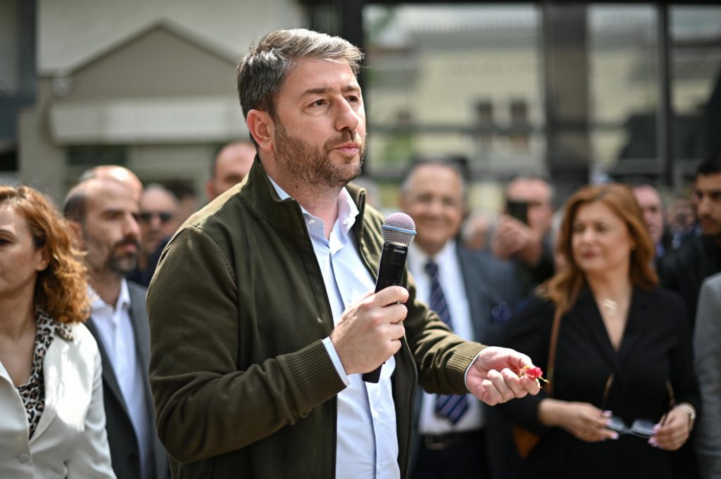 Το «ποπ ΠΑΣΟΚ» στην μάχη για τη νέα γενιά