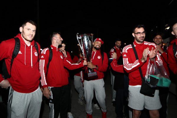 Χαμός στον Ρέντη για τους πρωταθλητές