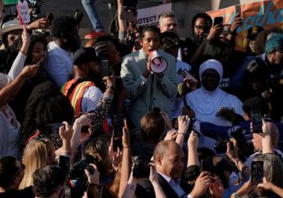 «Χωρίς προηγούμενο», είπε ο Μπάιντεν η αποπομπή μαύρων βουλευτών – «Συγγνώμη, έχετε γνωρίσει τις ΗΠΑ;»