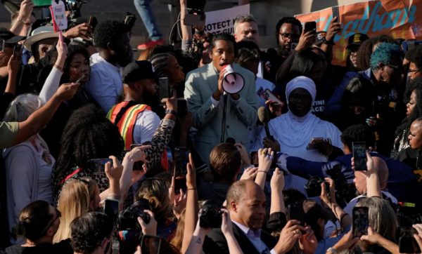 «Χωρίς προηγούμενο», είπε ο Μπάιντεν η αποπομπή μαύρων βουλευτών – «Συγγνώμη, έχετε γνωρίσει τις ΗΠΑ;»