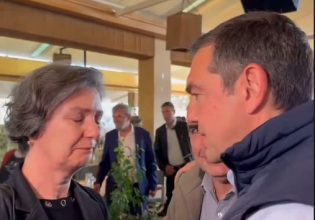 Με τους γονείς του Ζακ Κωστόπουλου ο Αλέξης Τσίπρας – Τι του είπε η μητέρα του