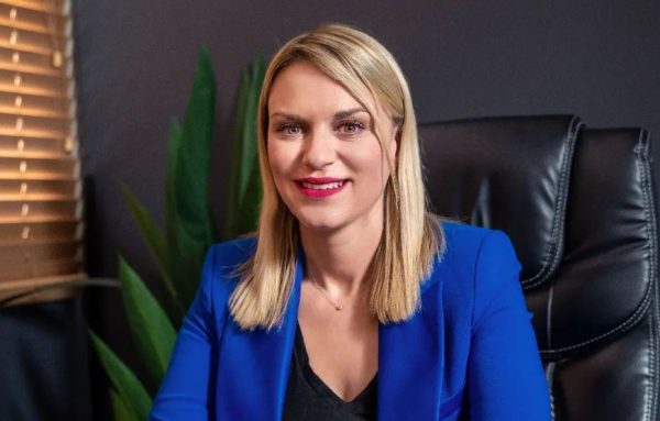 Υποψήφια δήμαρχος Αλίμου η Αναστασία Σιμητροπούλου – Παραίτηση με αιχμές κατά της δημοτικής Αρχής