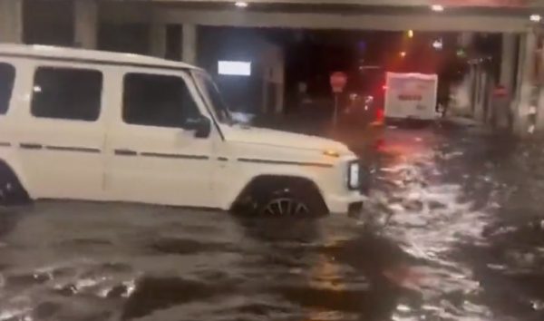 Κατακλυσμιαίες βροχές στη Φλόριντα – Έκλεισε διεθνές αερόδρομιο