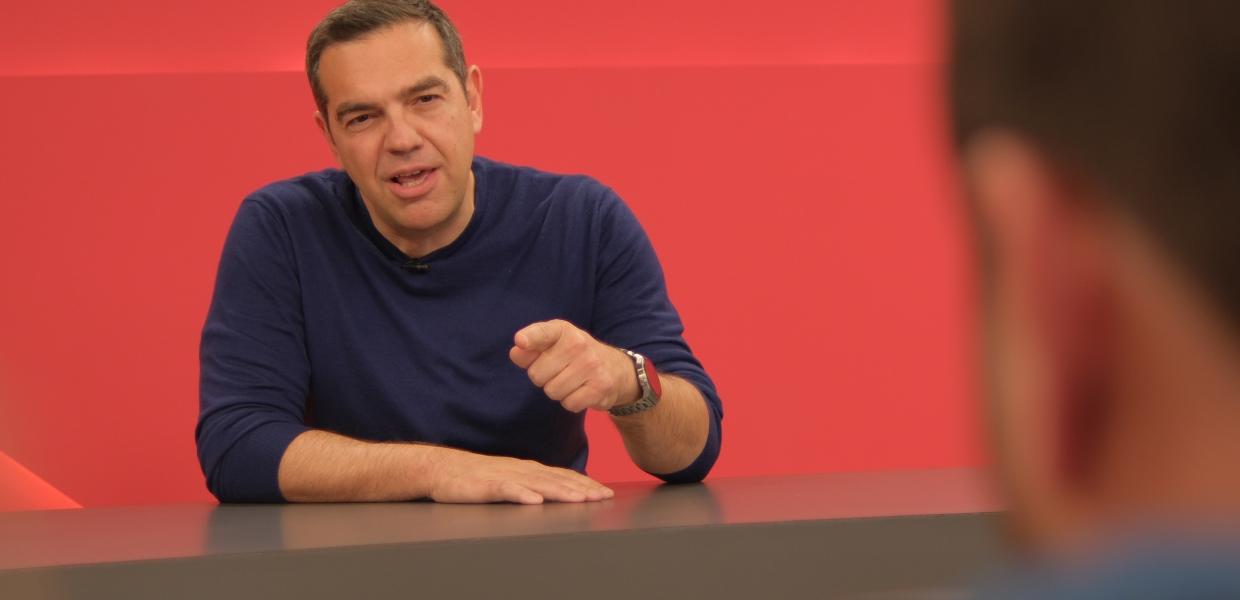 «Η ψήφος στον ΣΥΡΙΖΑ πονάει κατεστημένο και Μητσοτάκη» - Συνέντευξη Τσίπρα στα social media
