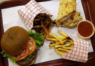 Fast food: Πώς επηρεάζεται η υγεία μας αν τρώμε καθημερινά φαγητό απ’ έξω;