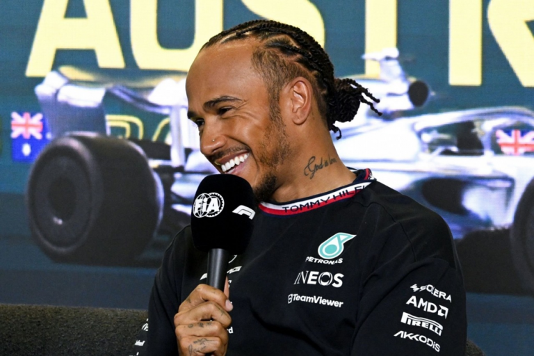 Χάμιλτον: «Είμαι ευγνώμων για τη δεύτερη θέση, νιώθω άβολα στο μονοθέσιο»