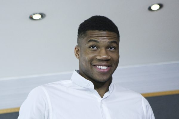 Ο Γιάννης Αντετοκούνμπο έβαλε φωτιά στη Wall Street – Η συνάντηση με τον Παύλο Γλύξμπουργκ