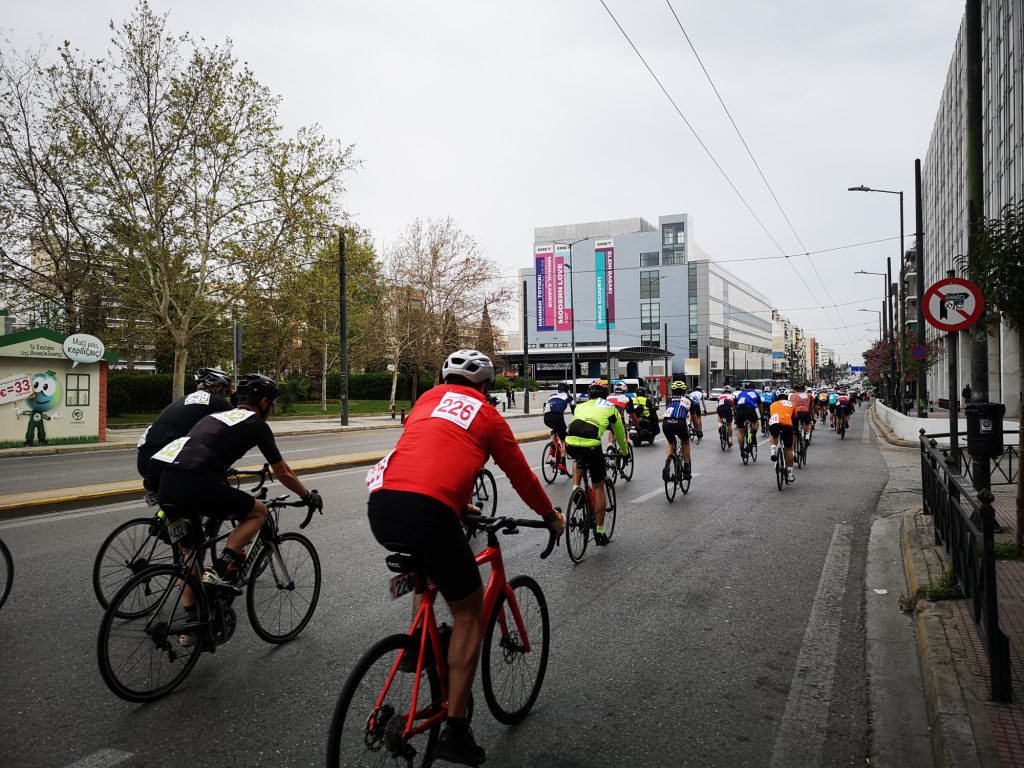 Attica Race 2023: Η Αθήνα γέμισε ποδηλάτες – Το συγκινητικό περιστατικό με ηλικιωμένη