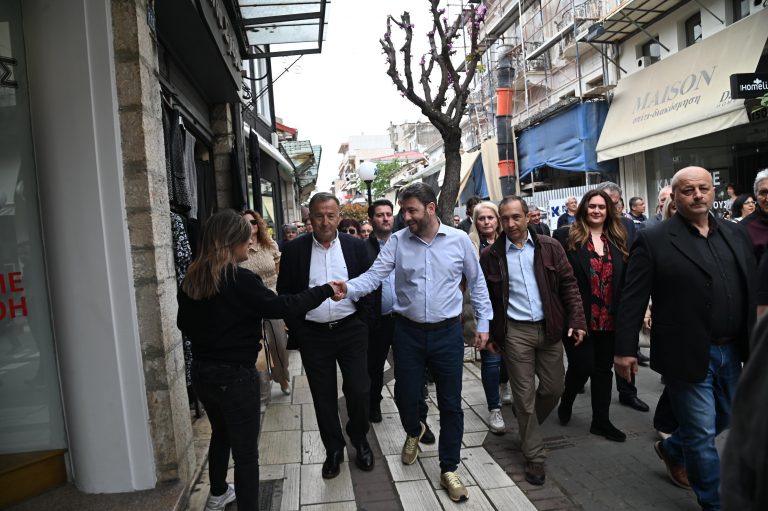 Ανδρουλάκης: «Αφήστε τις θεωρίες συνωμοσίας κ. Μητσοτάκη – Απαντήστε για το κομματικό ρουσφέτι του σταθμάρχη»