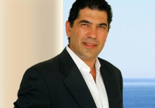 Γνωστός πλαστικός χειρουργός στο κρατητήριο – Αιτία ο καβγάς με 92χρονη