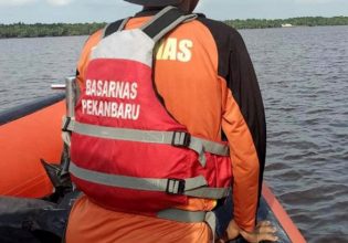 Τραγωδία στην Ινδονησία: Έντεκα νεκροί σε ανατροπή φέρι μποτ