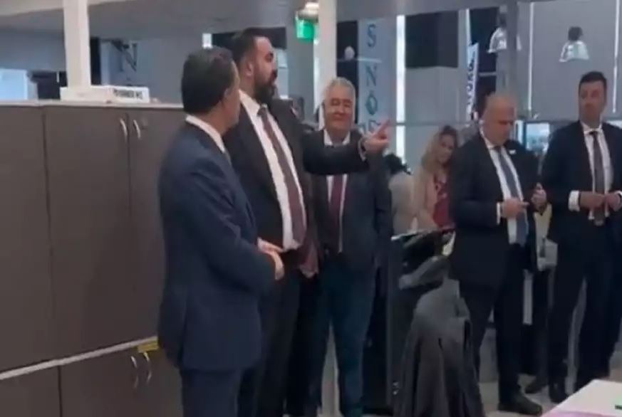 Αφεντικό δίνει «γραμμή» στους εργαζόμενους για τις εκλογές παρουσία υπουργού