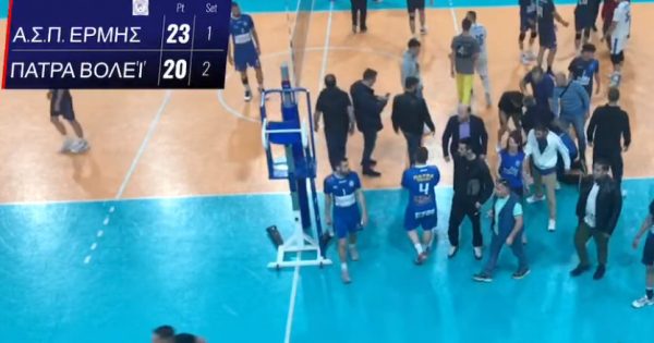 Ο κακός χαμός σε αγώνα Βόλεϊ στην Πάτρα: Γενική σύρραξη και μπουνιές [βίντεο]