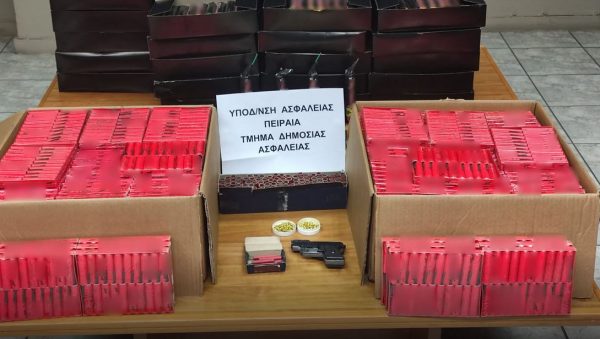 Τέσσερις συλλήψεις στου Ρέντη για παράνομο εμπόριο βεγγαλικών μέσω διαδικτύου