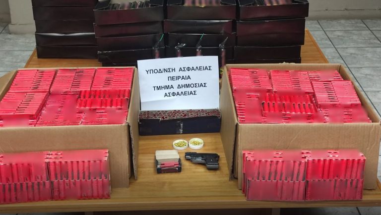 Τέσσερις συλλήψεις στου Ρέντη για παράνομο εμπόριο βεγγαλικών μέσω διαδικτύου