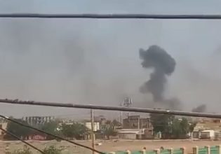 Συγκρούσεις στο Σουδάν: Ο στρατός κατηγορεί την παραστρατιωτική οργάνωση RSF ότι επιτέθηκε σε βάσεις του