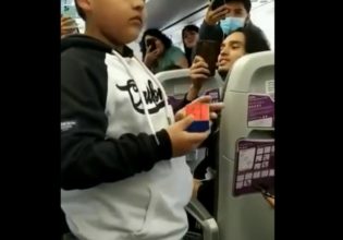 Παιδί λύνει τον κύβο του Ρούμπικ σε δευτερόλεπτα