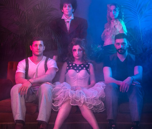 Charlotte Motel: μια σουρεαλιστική, (αντι)ρομαντική κωμωδία στο θέατρο 104