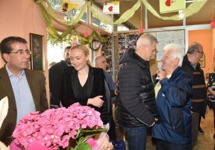 Ο Δήμαρχος Πειραιά Γιάννης Μώραλης κοντά στα μέλη των Κέντρων Αγάπης και Αλληλεγγύης