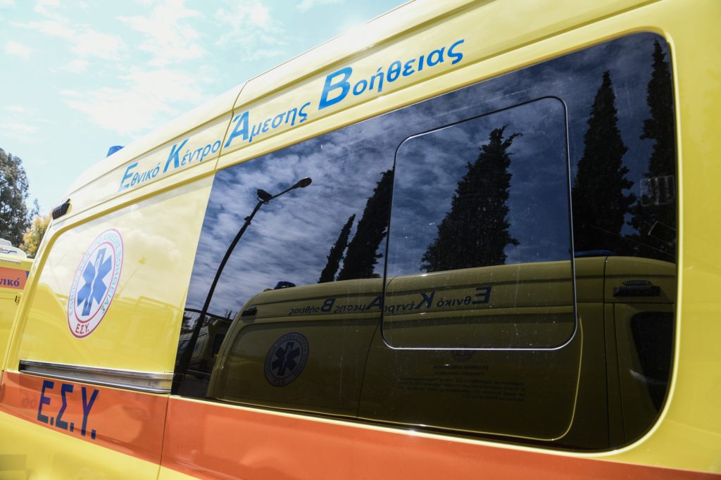 Αυτοκίνητο τούμπαρε στην Εγνατία Οδό – Τραυματίστηκε πενταμελής οικογένεια