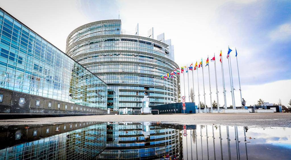 Τέλος τα ποδοσφαιρικά «πλυντήρια»