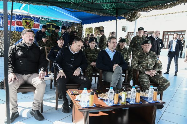 Μητσοτάκης σε ΟΥΚ και Ειδικές Δυνάμεις: Η επιβίβαση στο σκάφος ανορθόδοξου πολέμου