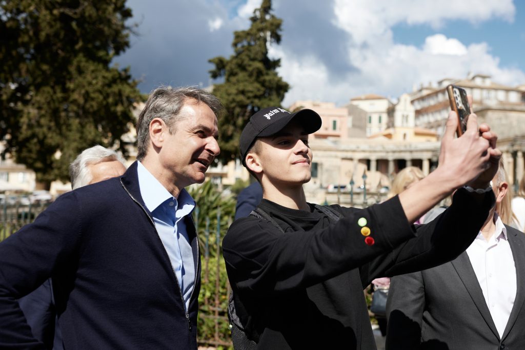 Κωδικός «δημοφιλία» Μητσοτάκη