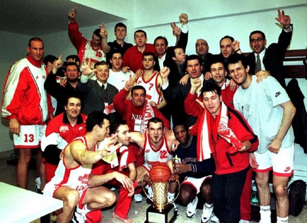 Σαν σήμερα: Ο Ολυμπιακός με μαγικό Ρίβερς στην κορυφή της Ευρώπης