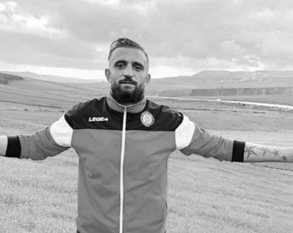 Ποδοσφαιριστής αυτοπυρπολήθηκε σε ένδειξη διαμαρτυρίας κατά της αστυνομίας και σκοτώθηκε