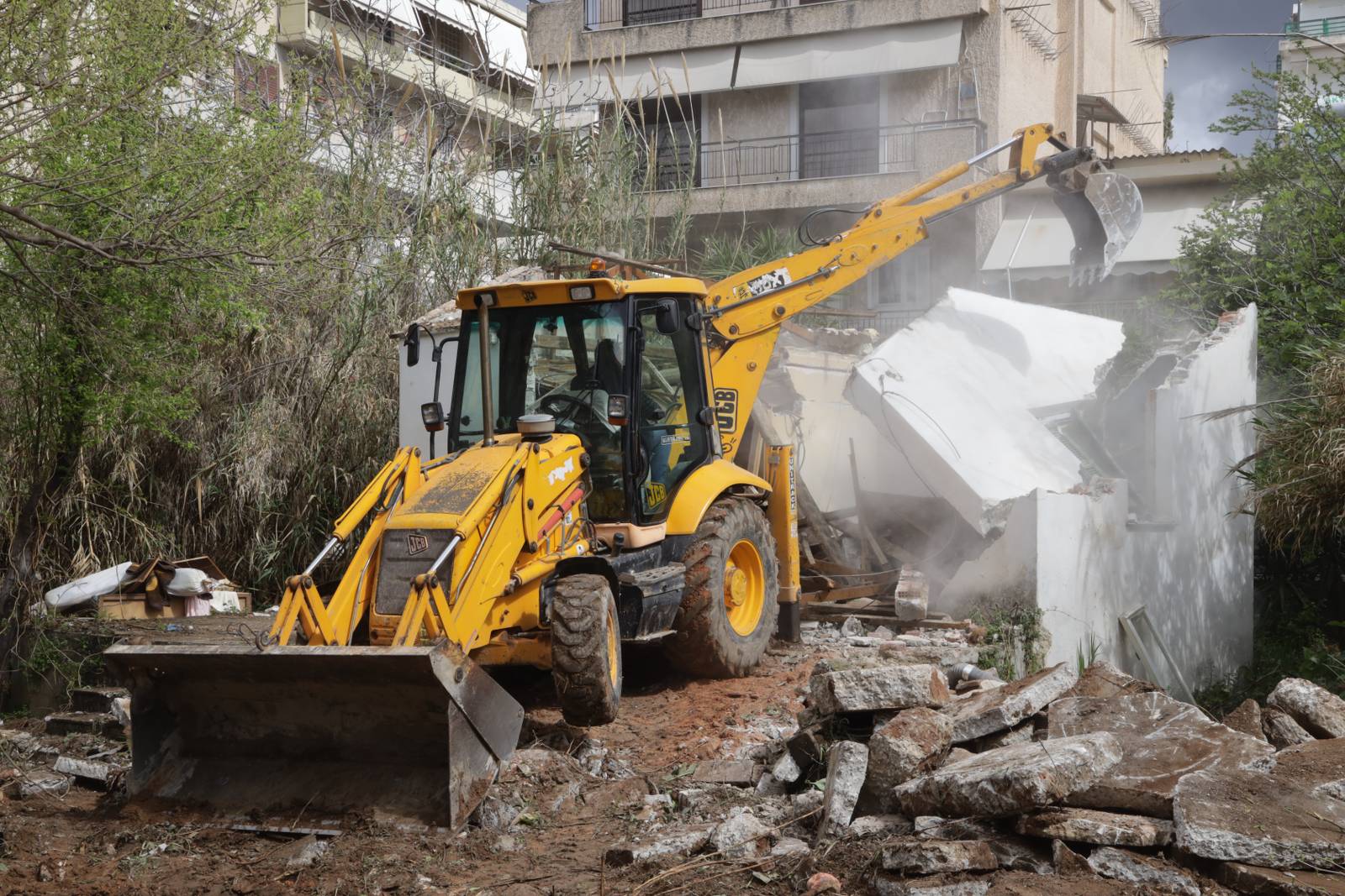 Κατεδαφίστηκε κτίσμα που εμπόδιζε την ελεύθερη ροή στο ρέμα Σαπφούς