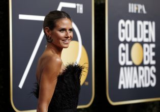 Η Χάιντι Κλουμ με μπικίνι στον καυτό ήλιο