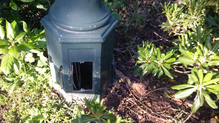 Δήμος Παιανίας, περιοχή Φούρεσι: Κίνδυνος σε κολώνες φωτισμού