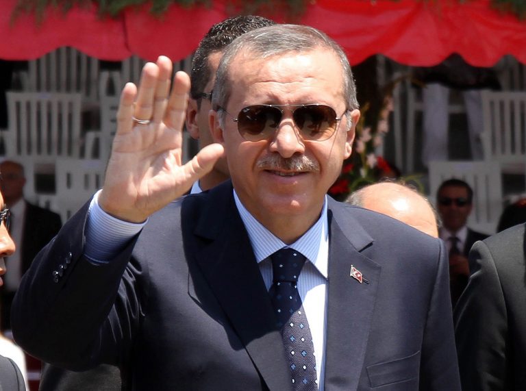 Προεκλογικό σόου για εγκαίνια ημιτελούς αεροδρομίου ετοιμάζει στα κατεχόμενα ο Ερντογάν