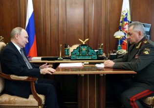 Βλαντιμίρ Πούτιν: Συζητά με τον Σοϊγκού για τις ασκήσεις του Στόλου