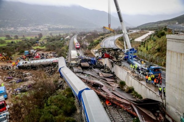 Τέμπη: Παραδόθηκε στον Γιώργο Γεραπετρίτη το πόρισμα της Επιτροπής