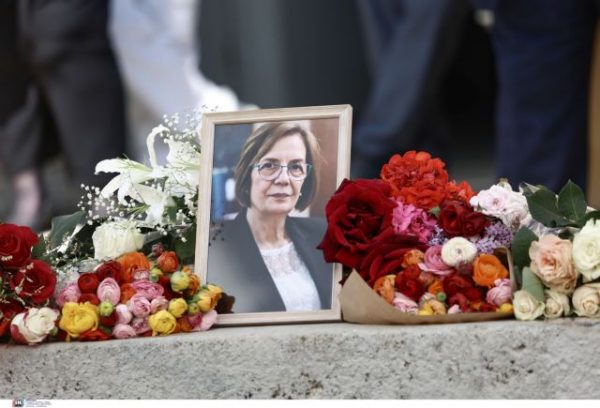 Τελέστηκε η πολιτική κηδεία της Μυρσίνης Ζορμπά [Εικόνες]