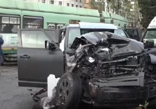 Σοβαρό τροχαίο για Ιμόμπιλε: Τράκαρε με το τραμ