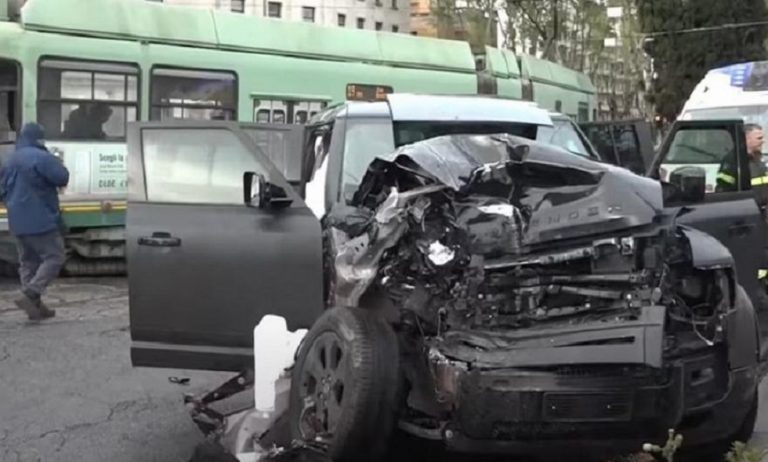 Σοβαρό τροχαίο για Ιμόμπιλε: Τράκαρε με το τραμ