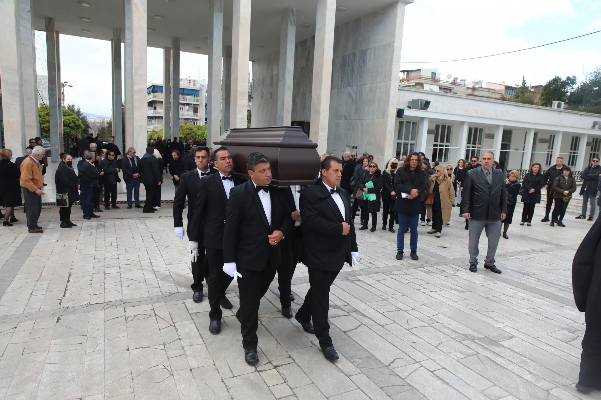 Ρένα Κουμιώτη: Αυτήν την ώρα η κηδεία της τραγουδίστριας