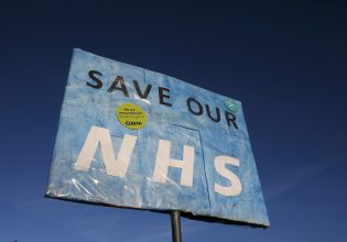 Ένα απαξιωμένο σύστημα υγείας στη… βρετανική «εντατική»