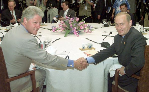 ΗΠΑ: Ποιος πρώην πρωτοκλασάτος υπουργός Άμυνας τα βάζει με τη… χώρα του για την Ουκρανία;