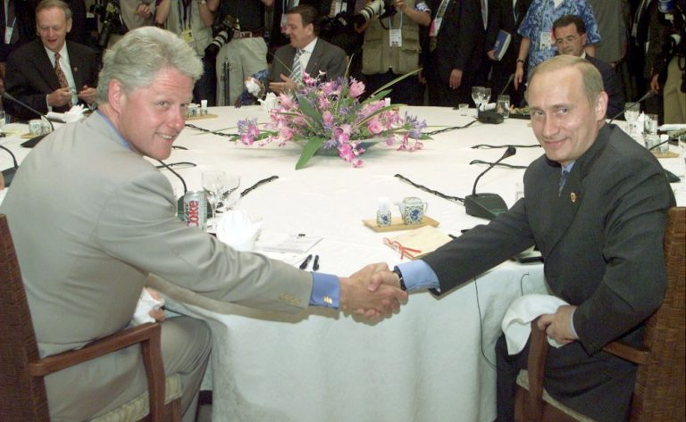 ΗΠΑ: Ποιος πρώην πρωτοκλασάτος υπουργός Άμυνας τα βάζει με τη… χώρα του για την Ουκρανία;