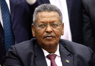 Σουδάν: Υπό κράτηση βρίσκεται ο ανατραπείς ηγέτης Όμαρ ελ Μπασίρ