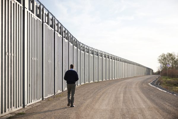 ΜέΡΑ25: Ο Μητσοτάκης ως Τράμπ της Ελλάδας στον Έβρο με σύνθημα «Build the wall»