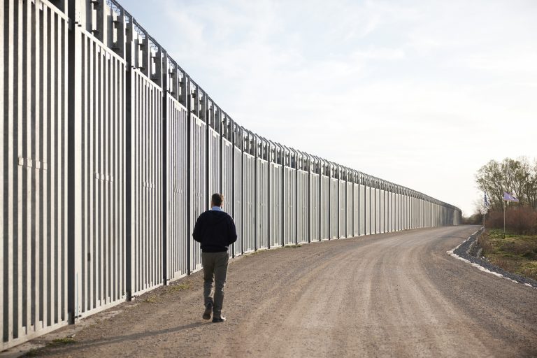 ΜέΡΑ25: Ο Μητσοτάκης ως Τράμπ της Ελλάδας στον Έβρο με σύνθημα «Build the wall»