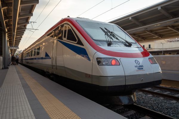 Τρένα: Τηλεφώνημα για βόμβα σε Intercity